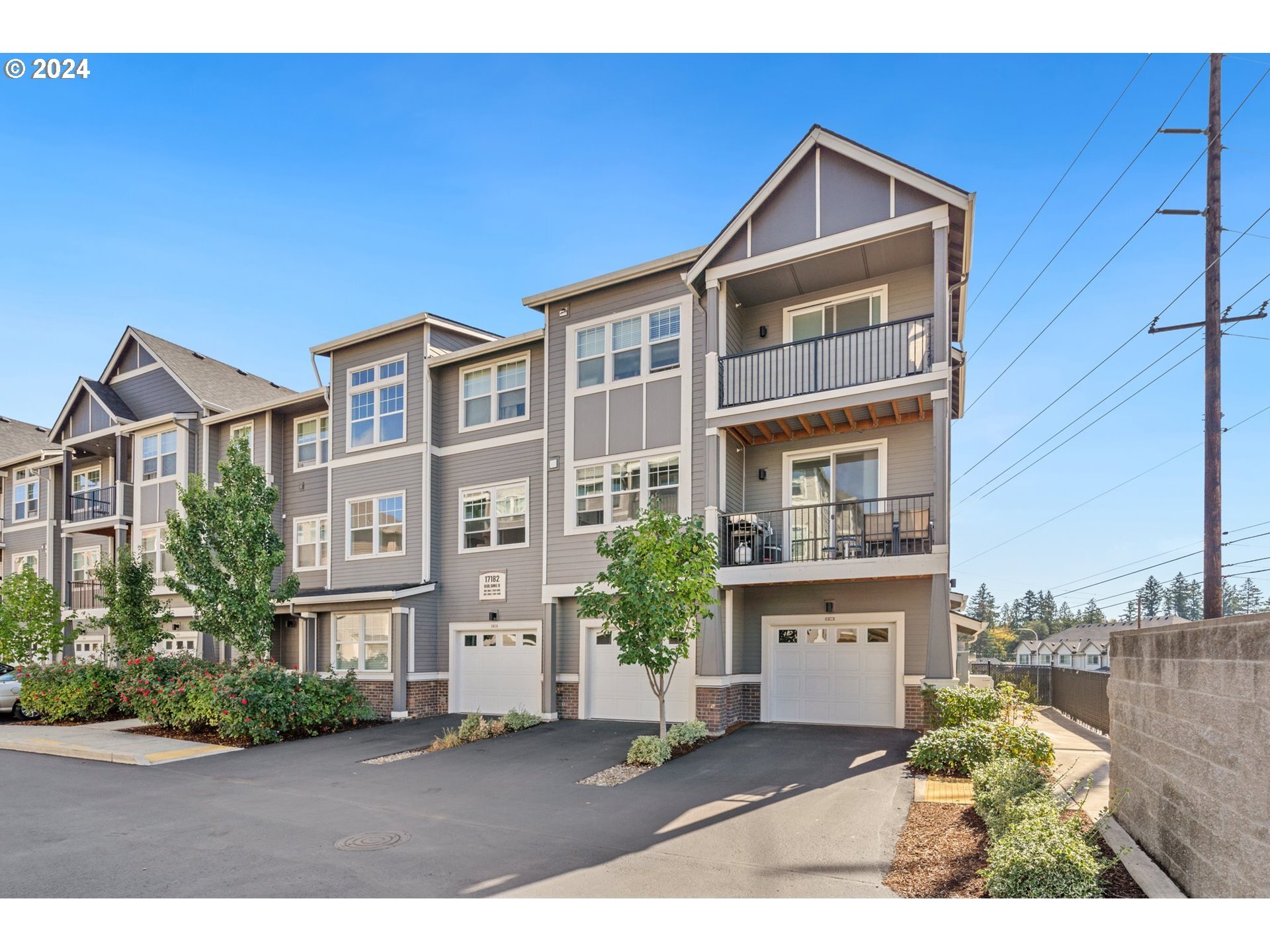 Property Photo: 17182 SW Appledale Rd 305 OR 97007
