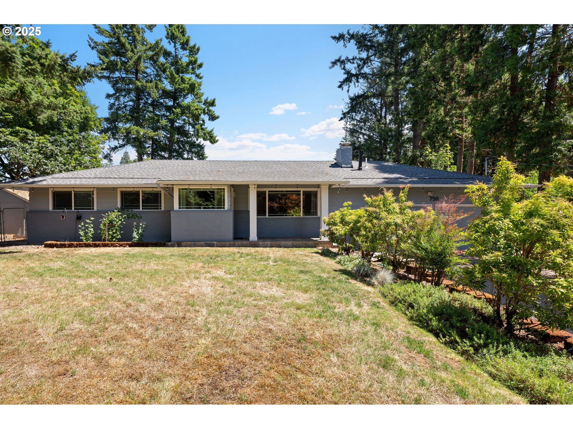 Property Photo:  750 NW 110th Ave  OR 97229 