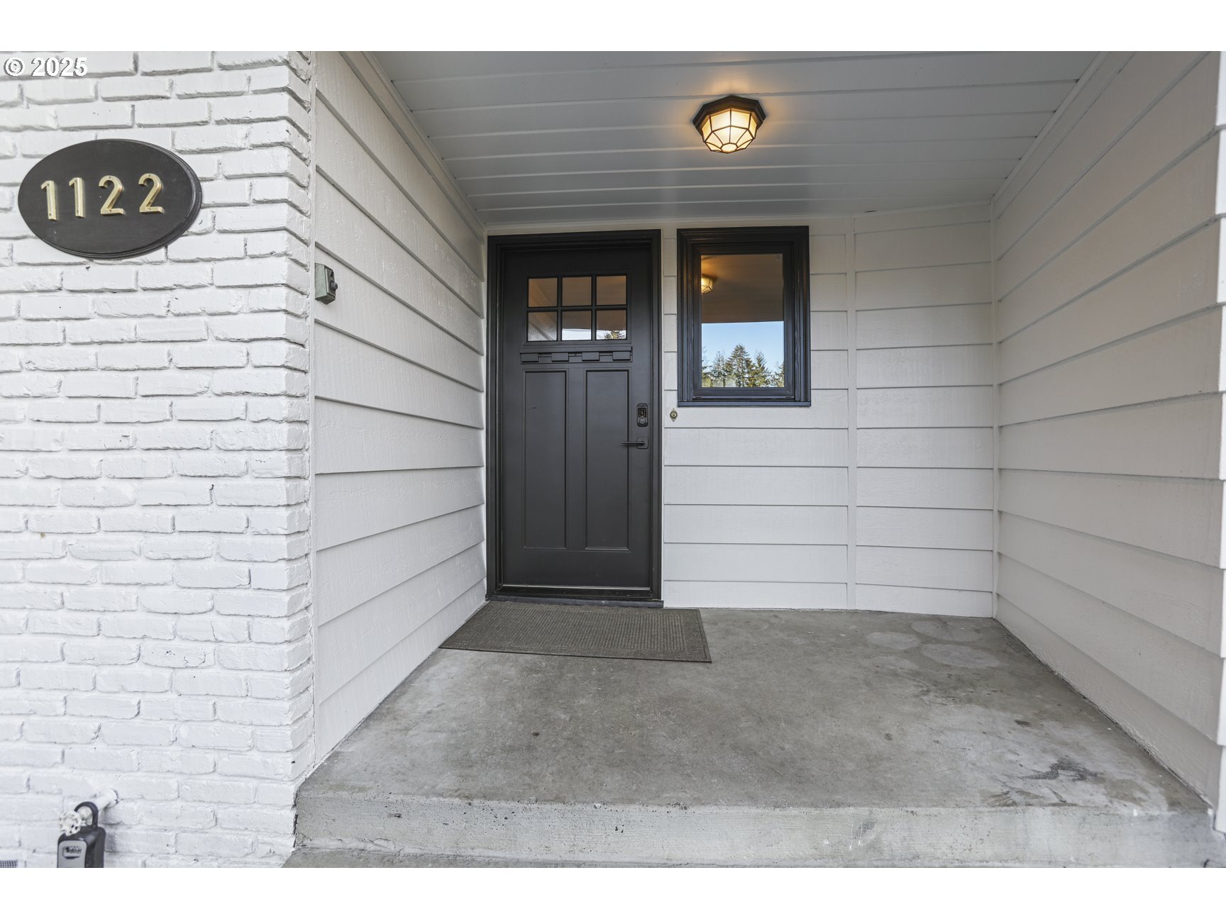 Property Photo: 1122 Erickson St OR 97034