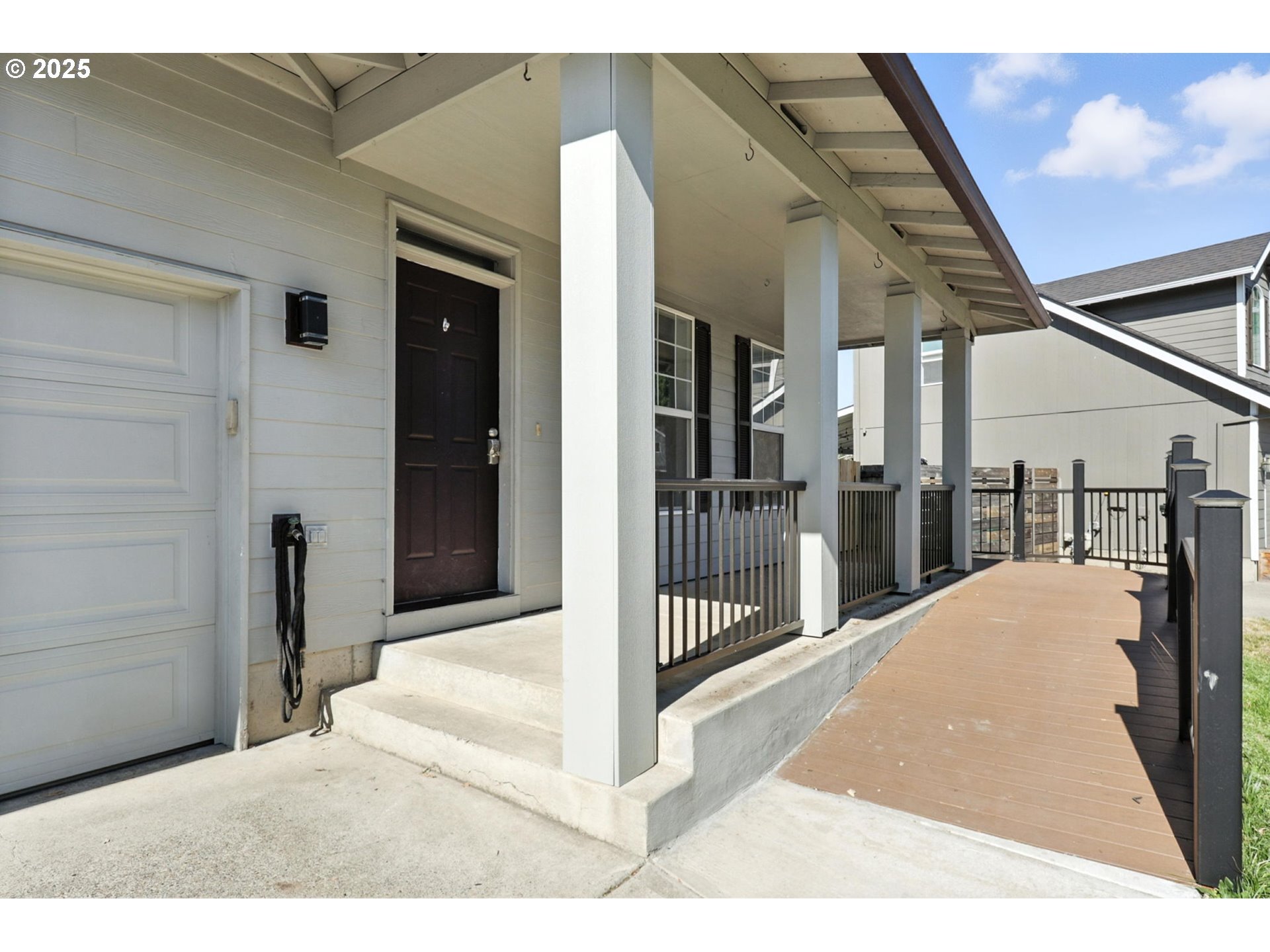 Property Photo:  1507 Alyssum Ave  OR 97116 