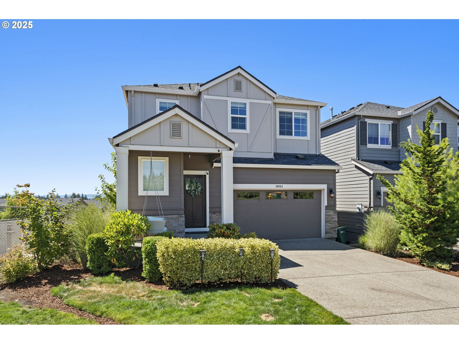 Property Photo: 16954 NW Madrone St OR 97229
