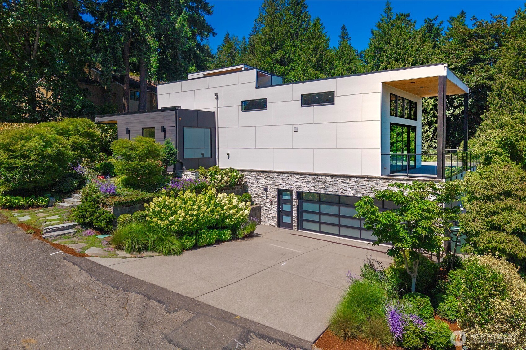 Property Photo:  3102  168th Place SE  WA 98008 