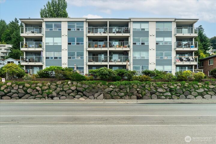 Property Photo:  2200  Alki Avenue SW 203  WA 98116 