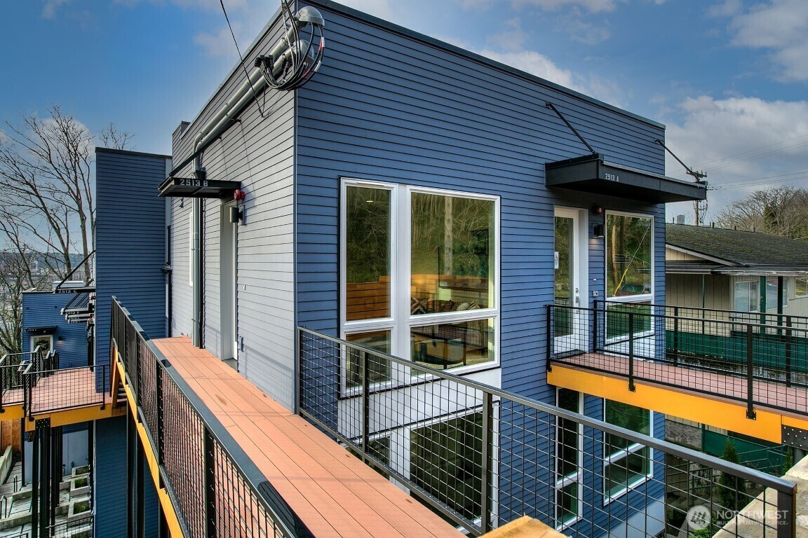 Property Photo:  2513  13th Avenue S B  WA 98144 
