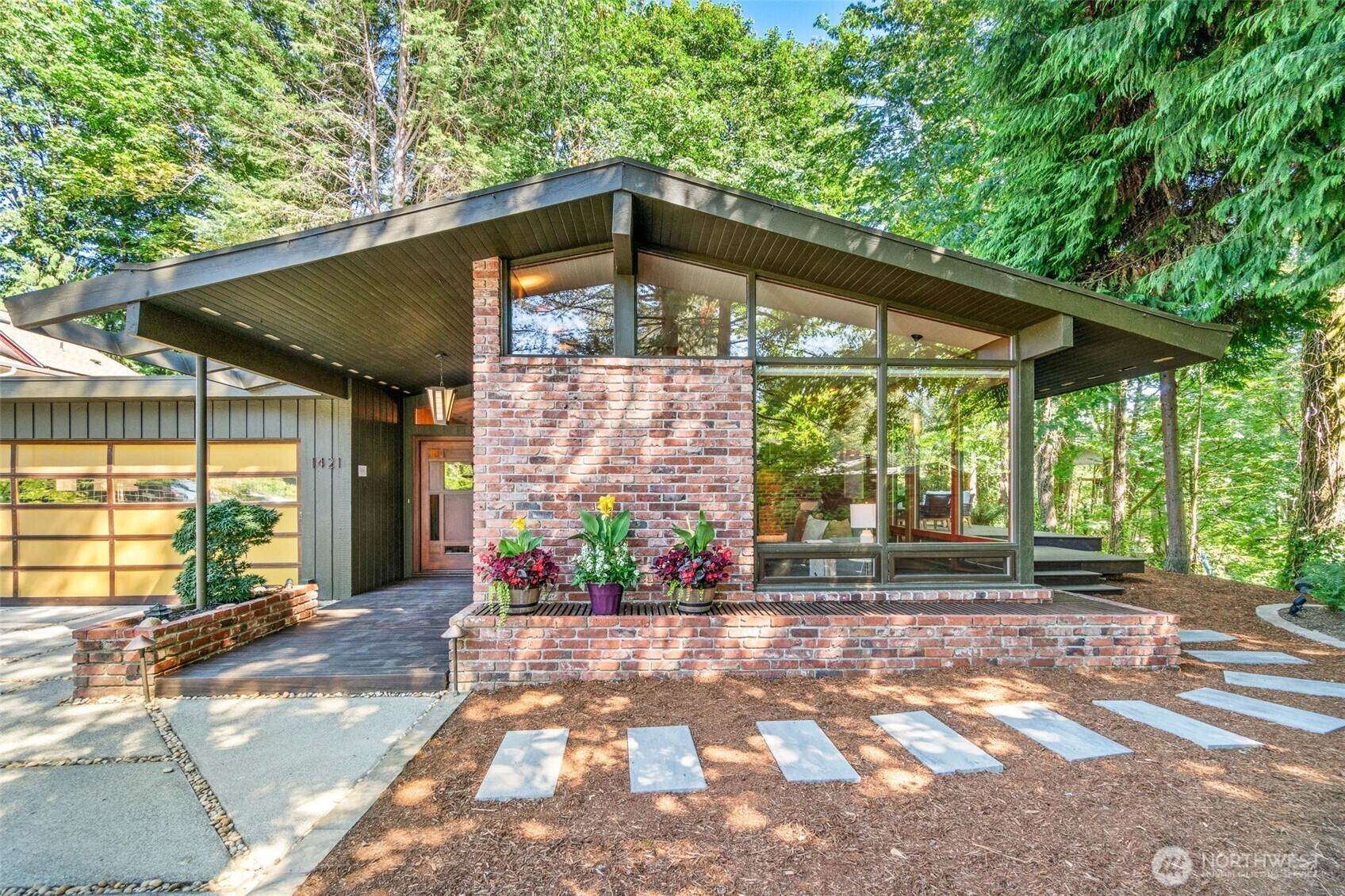Property Photo: 1421 NE 106th Street WA 98125