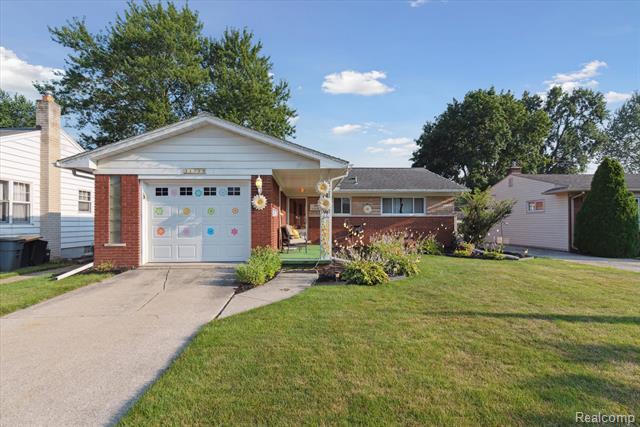 21783 McKinley Street  Rockwood MI 48173 photo