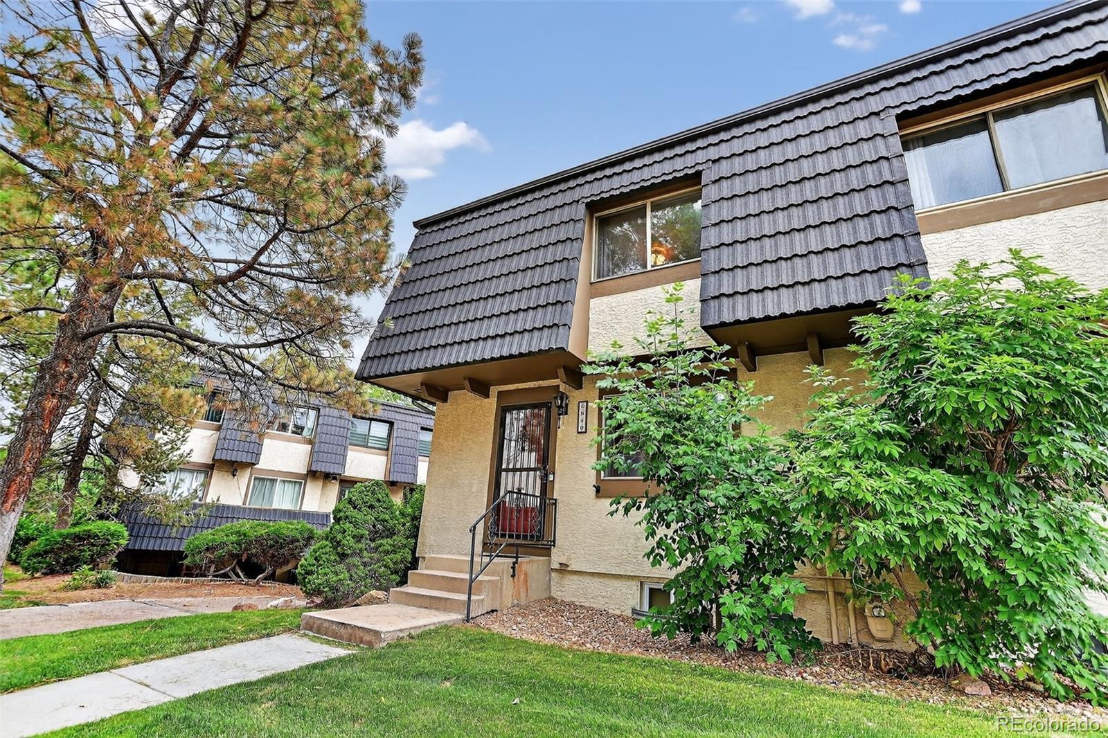 Property Photo: 6840 S Broadway CO 80122