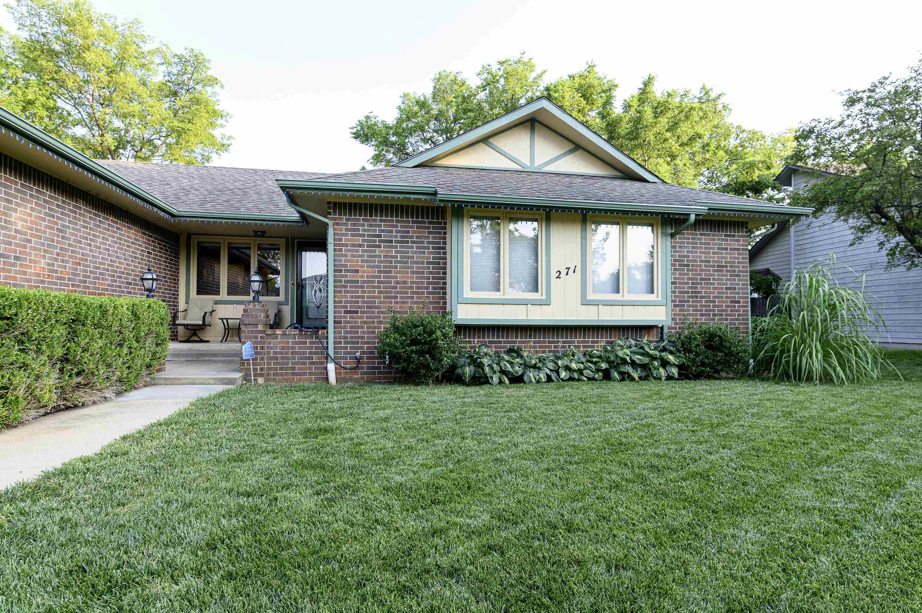 Property Photo:  271 S Gleneagles Ct  KS 67209 
