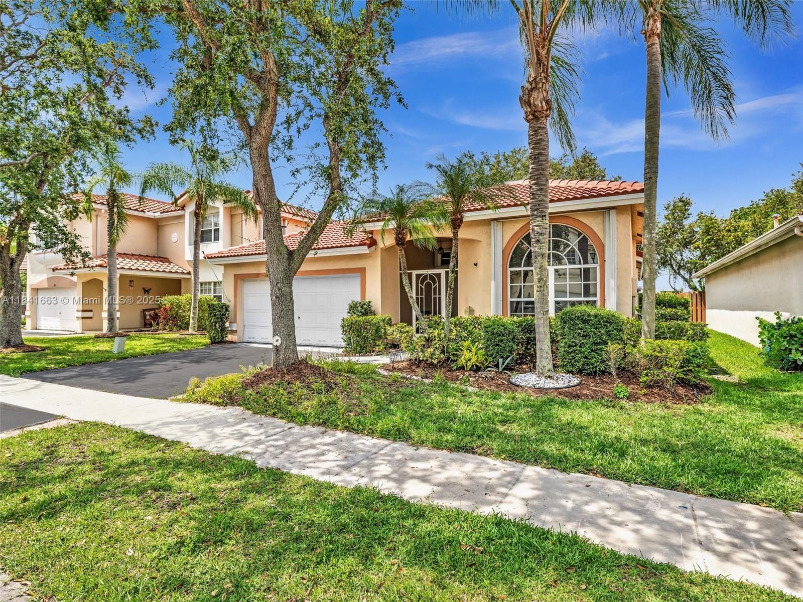 102 Gables Blvd  Weston FL 33326 photo