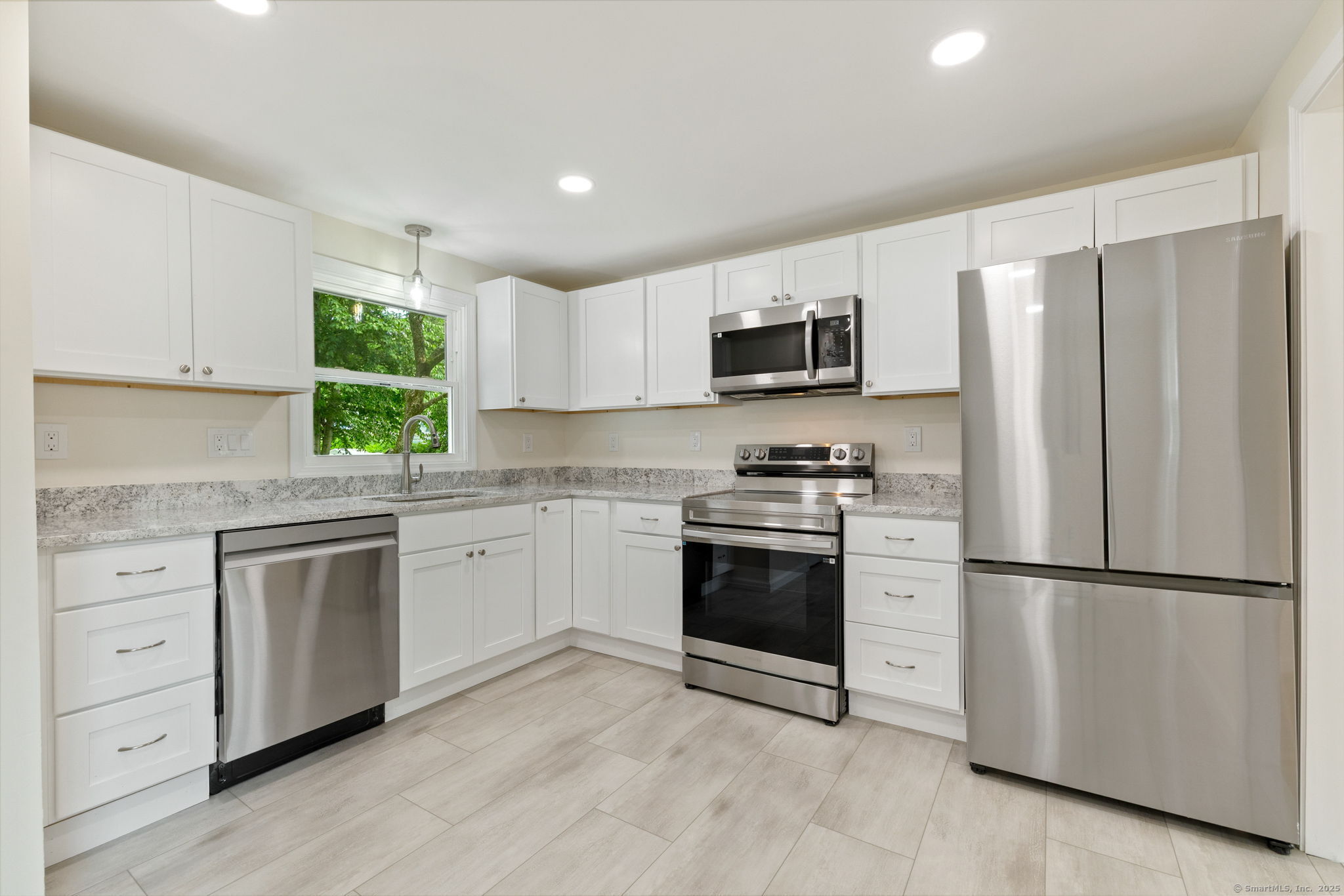 Property Photo: 26 Pinecrest Drive CT 06118