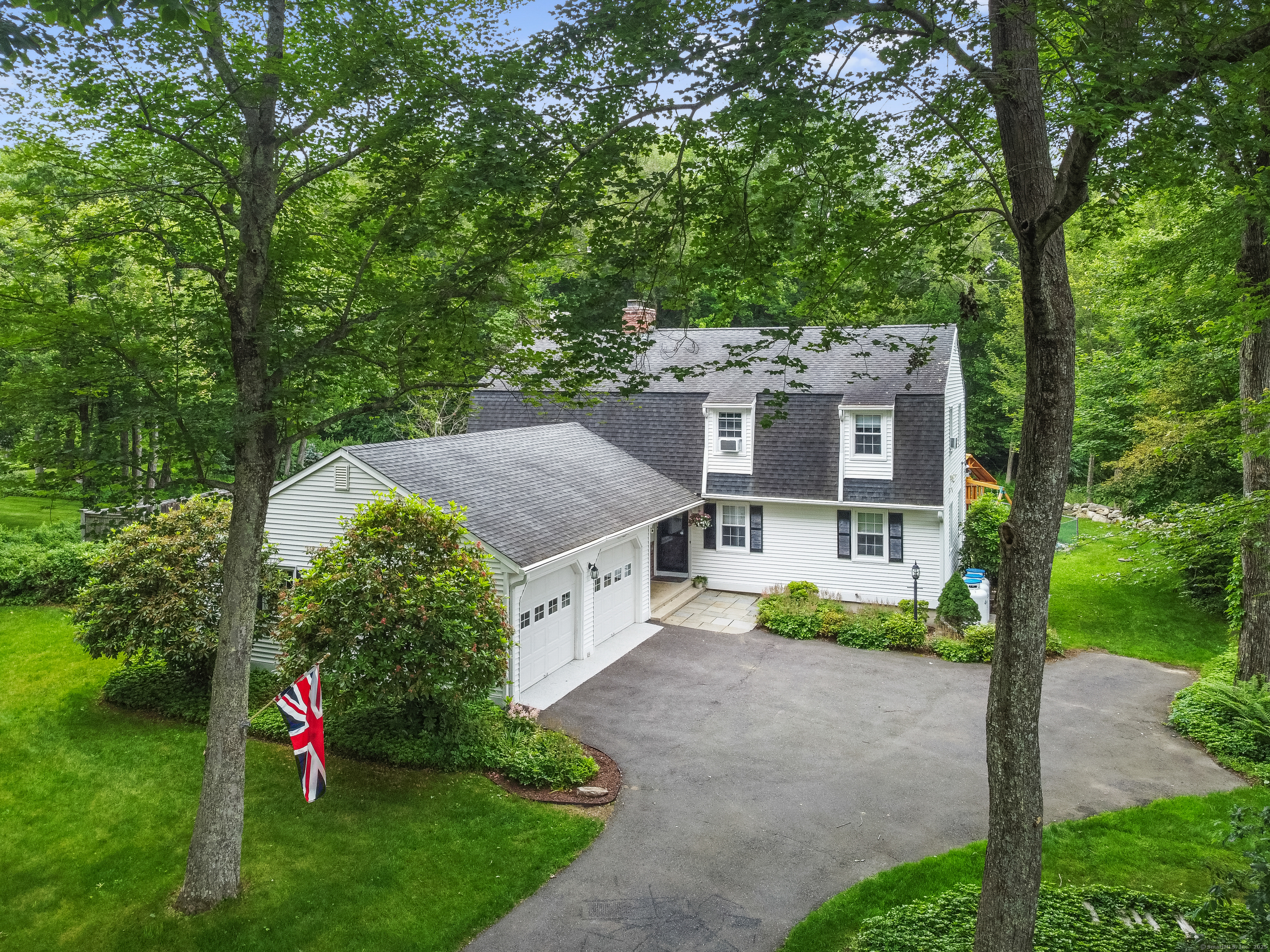 Property Photo:  7 Colonial Drive  CT 06801 