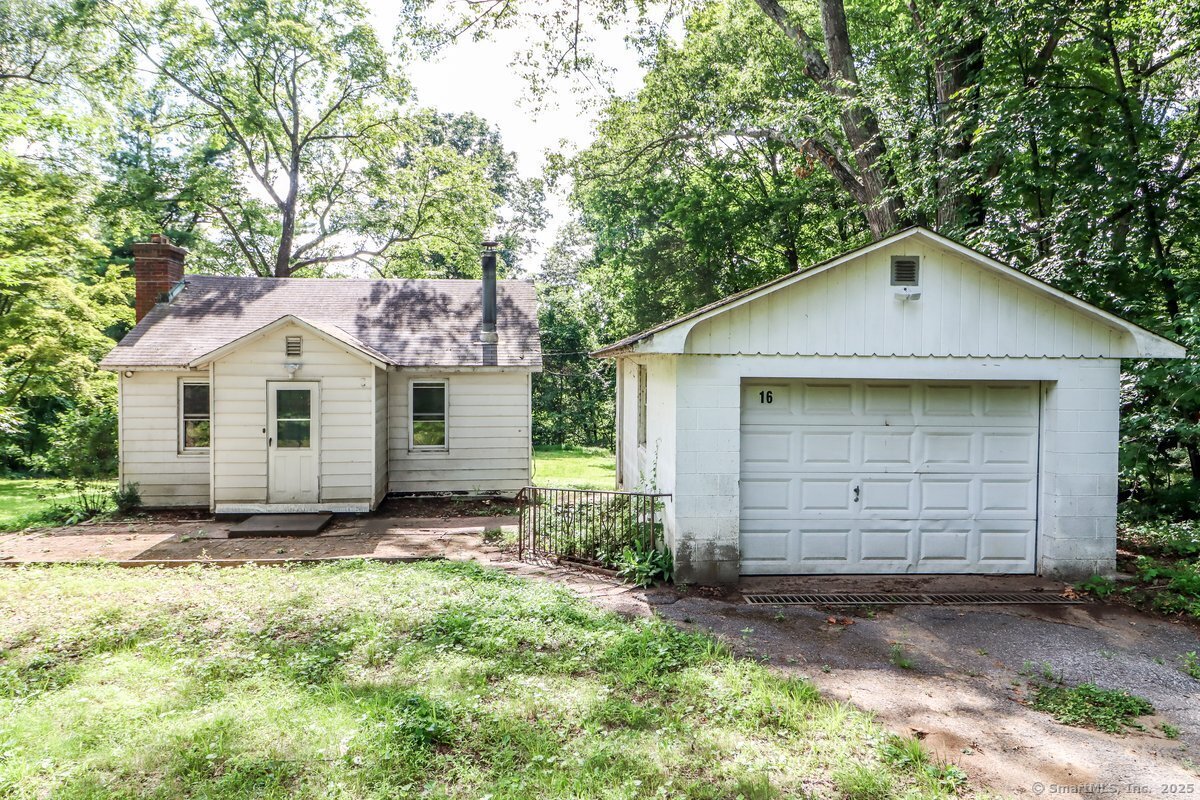 Property Photo:  16 Oak Street  CT 06812 