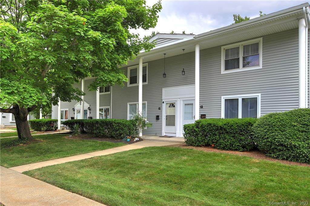 Property Photo:  33 Carriage Path North 33  CT 06460 