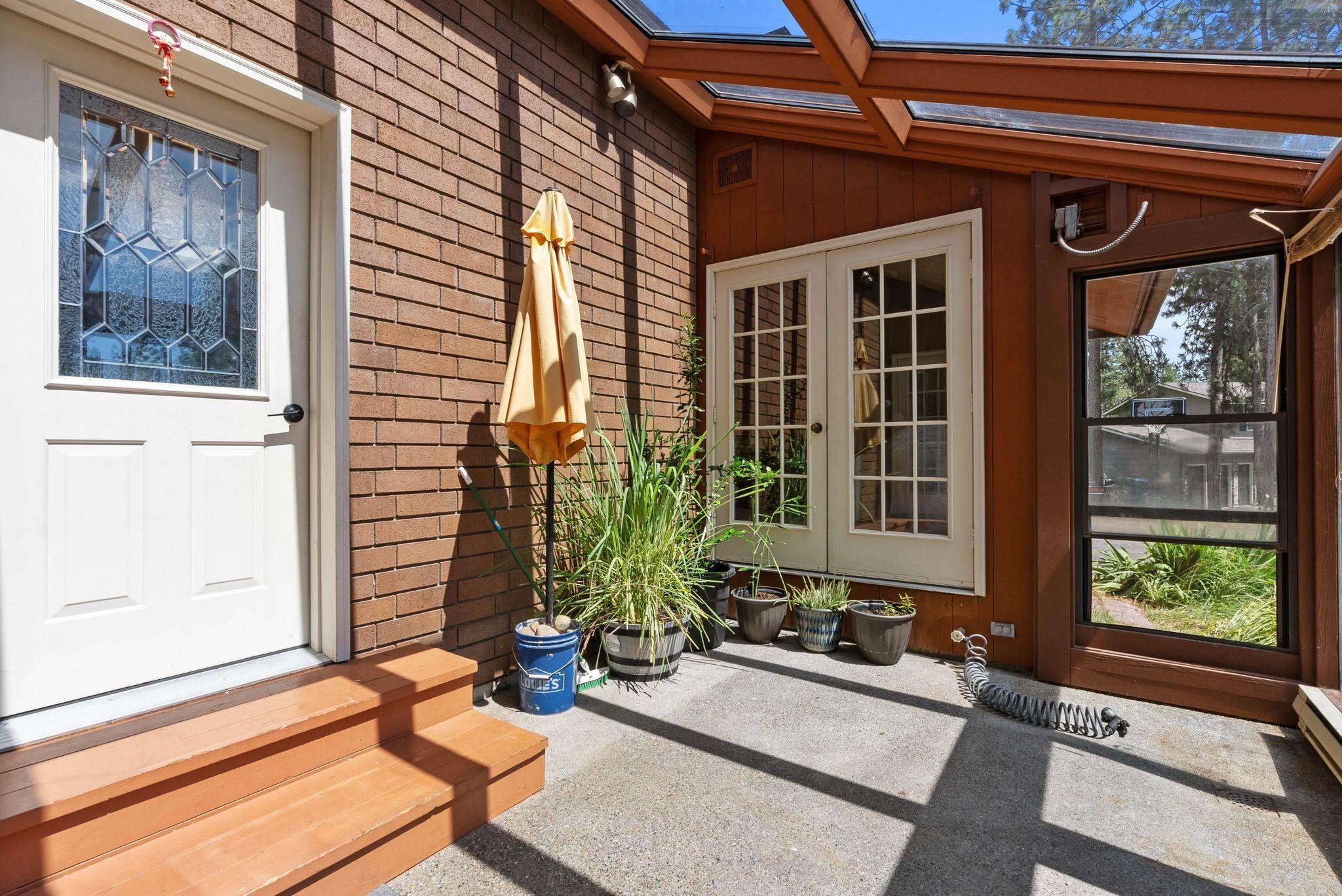 Property Photo: 725 E Timberwood Cir WA 99208