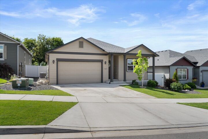 Property Photo: 1022 S Bannen Rd WA 99037
