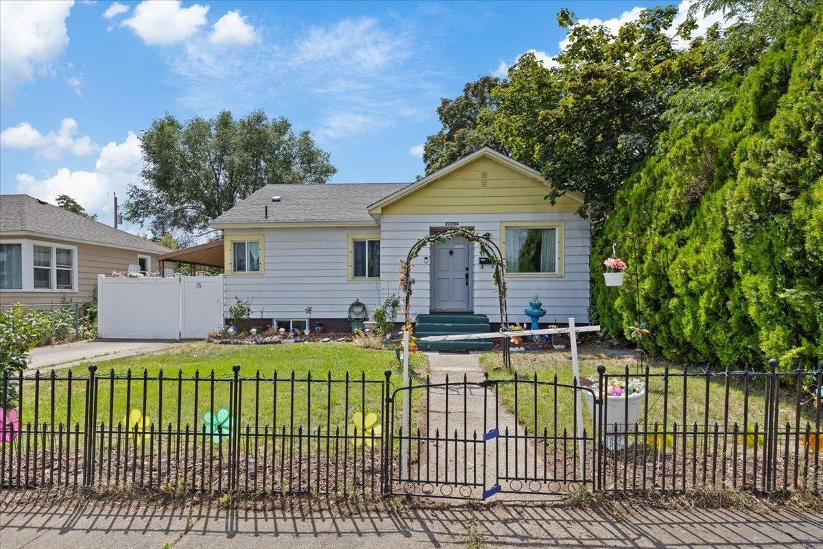 Property Photo:  2204 E Joseph Ave  WA 99208 