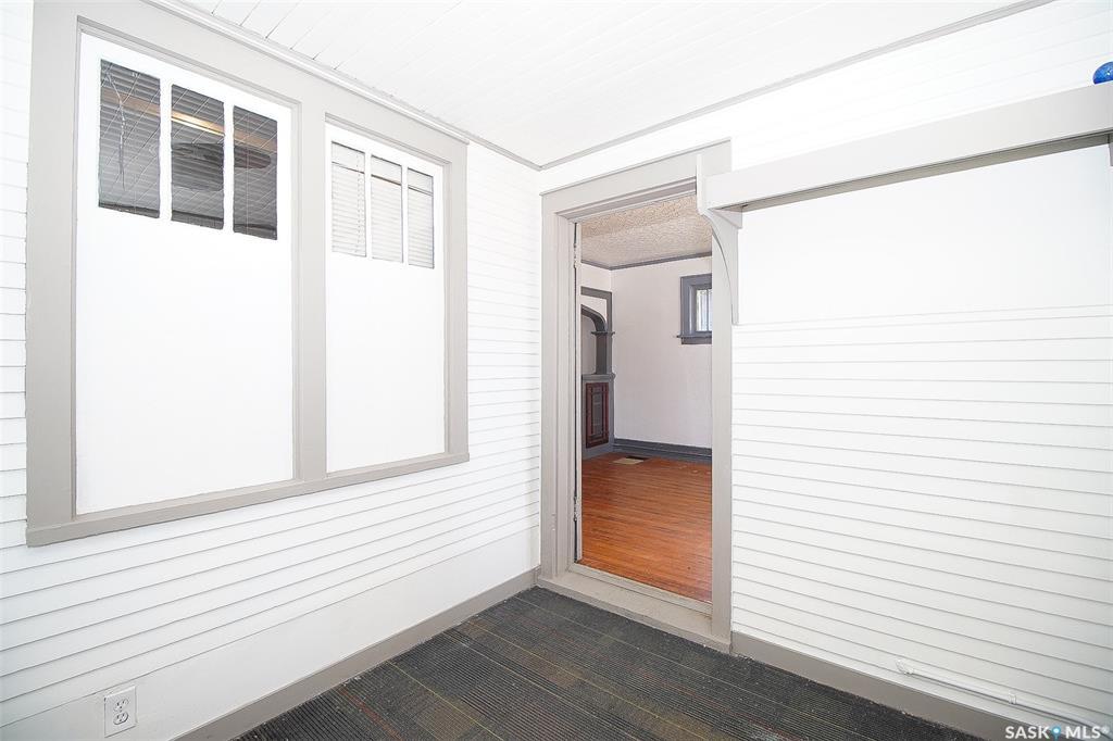 Photo de la propriété: 1012 Victoria Avenue SK S4P 0N5
