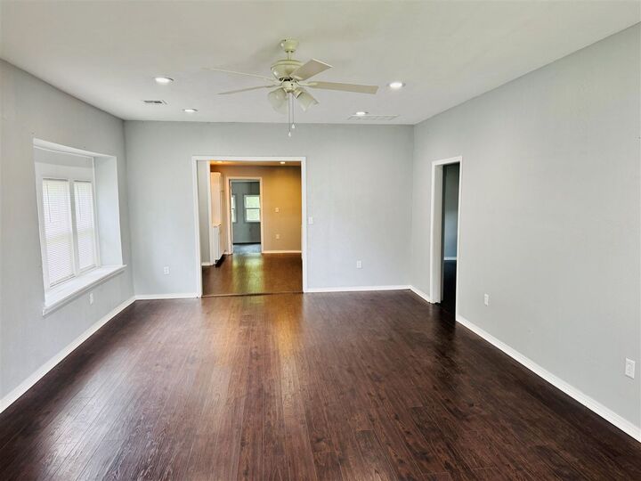 Property Photo: 723 E Maple Street OK 74023