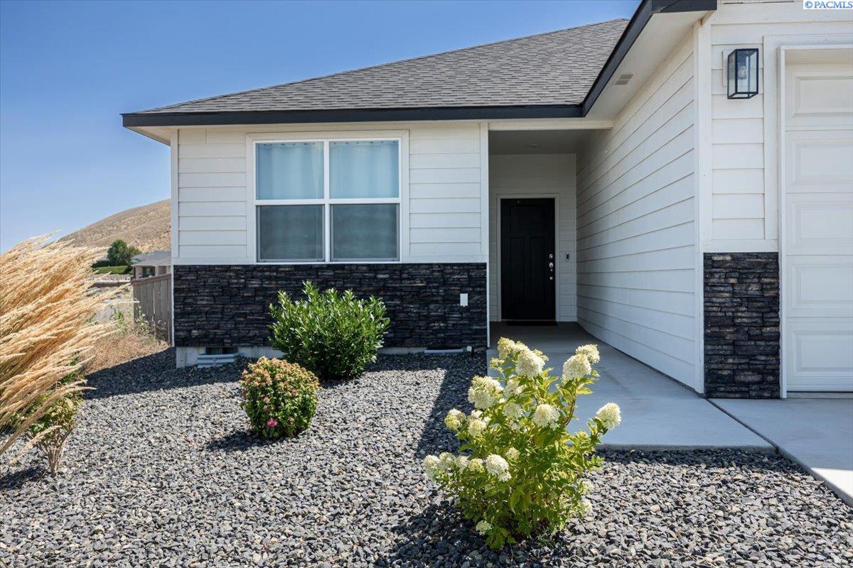 Property Photo: 4187 Cowlitz Blvd WA 99352