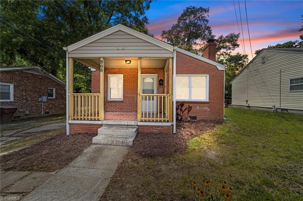 Property Photo: 908 Lincoln Street NC 27105
