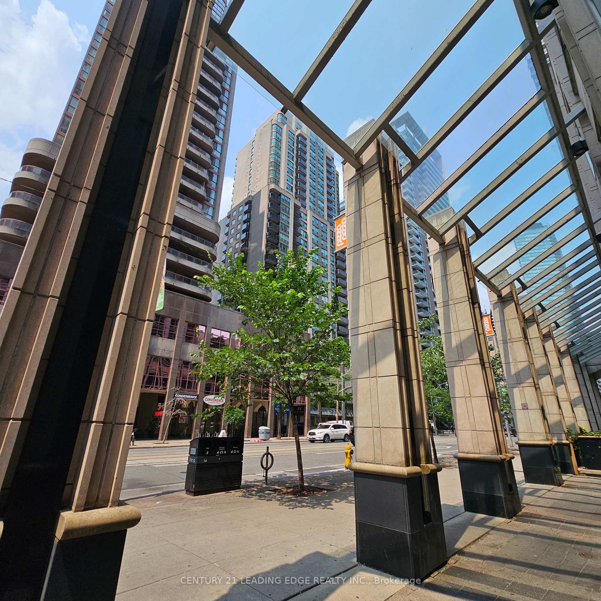 Property Photo: 761 Bay Street 714 ON M5G 2R2