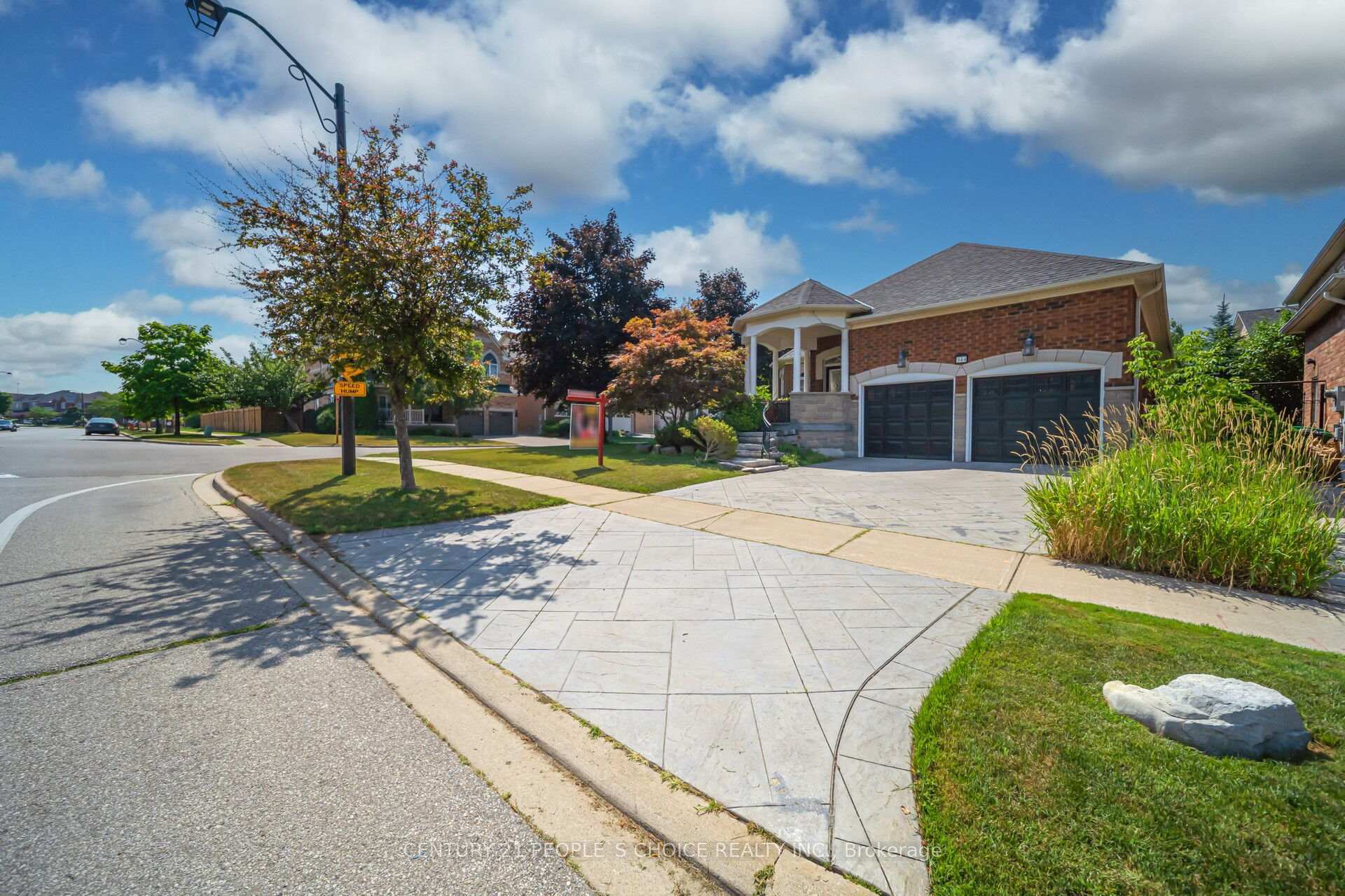 Property Photo: 944 Sombrero Way ON L5W 1S9