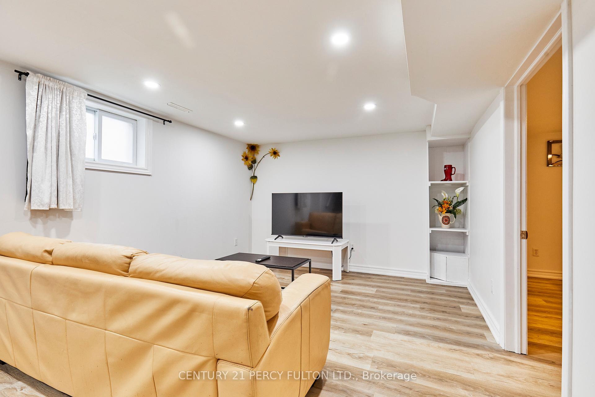 Photo de la propriété: 931 Liverpool Road ON L1W 1S7