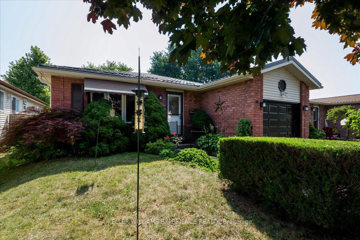 Property Photo: 92 Hickling Trail ON L4M 5T3