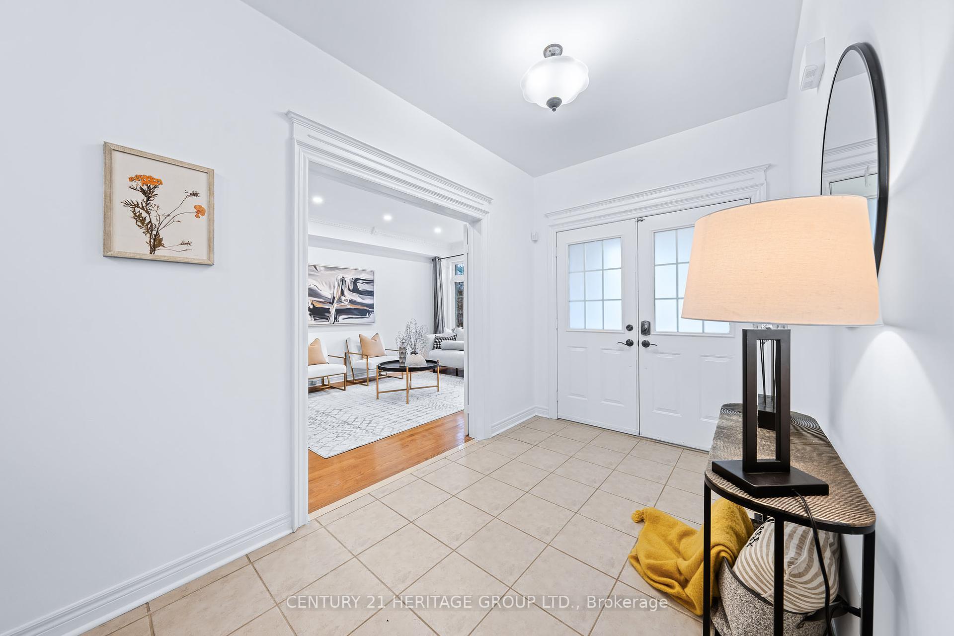 Property Photo:  229 Willis Drive  ON L4G 7M2 