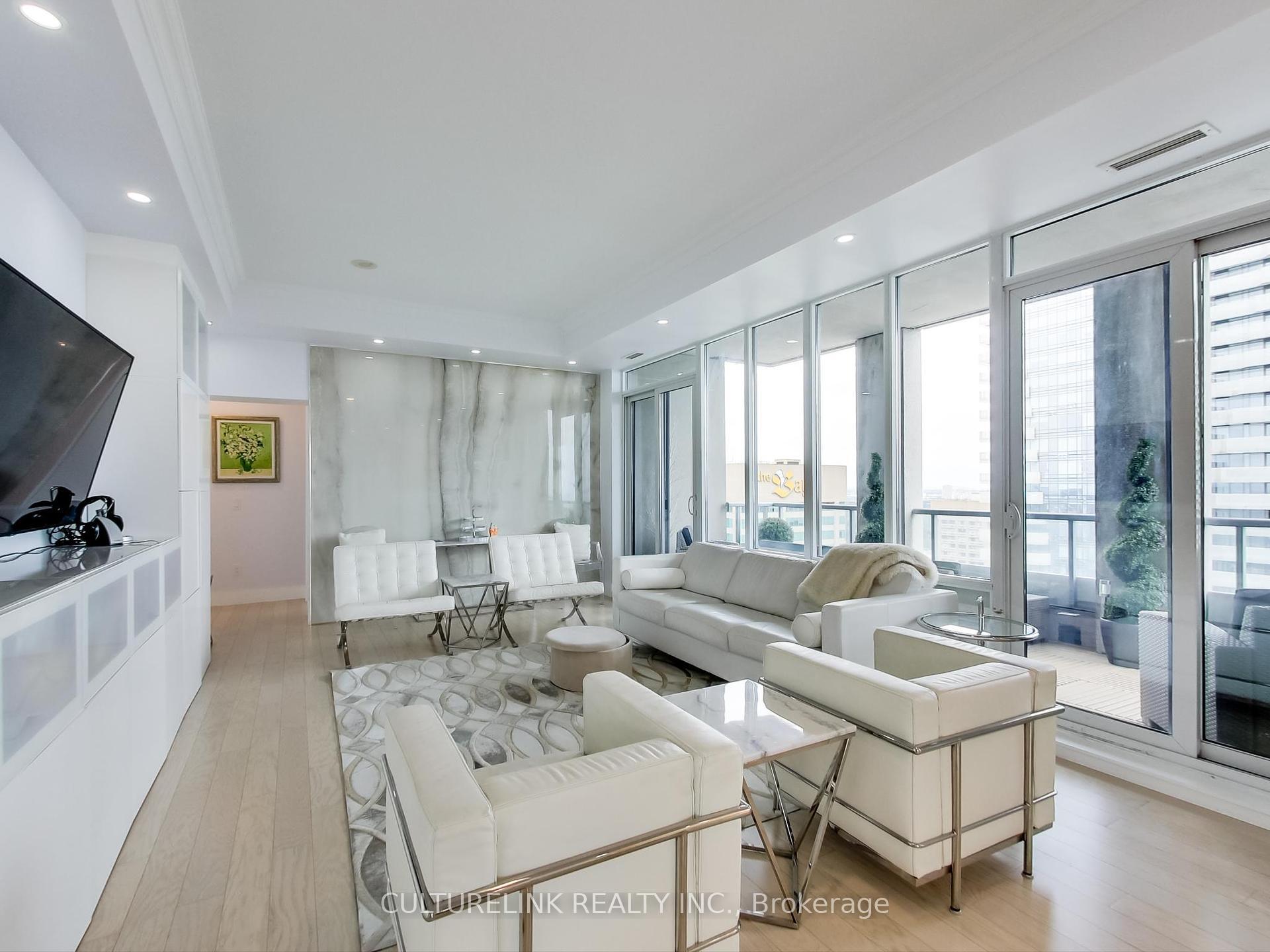 Property Photo:  35 Balmuto Street 4402  ON M4Y 0A3 