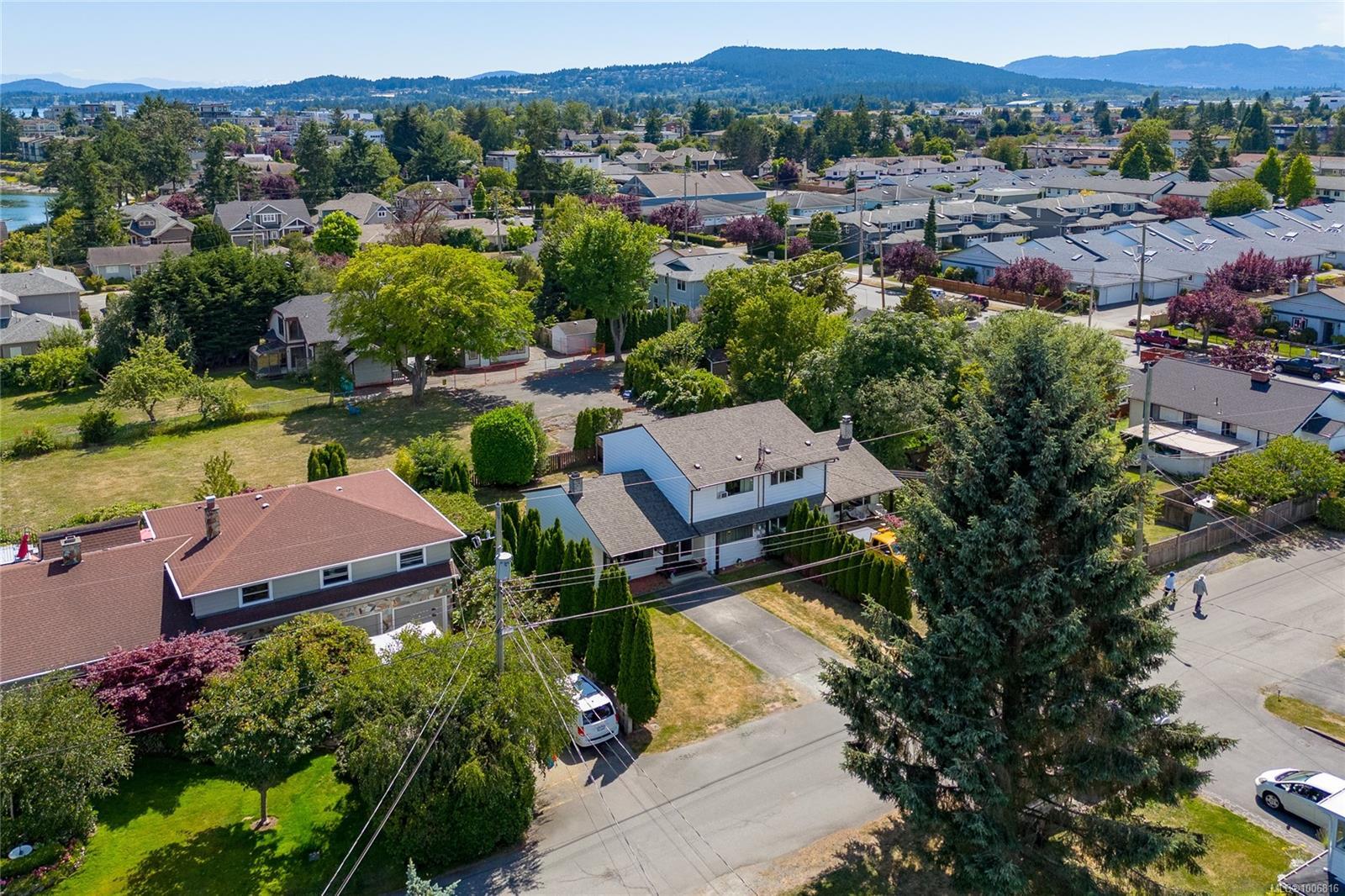 Property Photo:  2487 Shoreacres Rd  BC V8L 2E3 