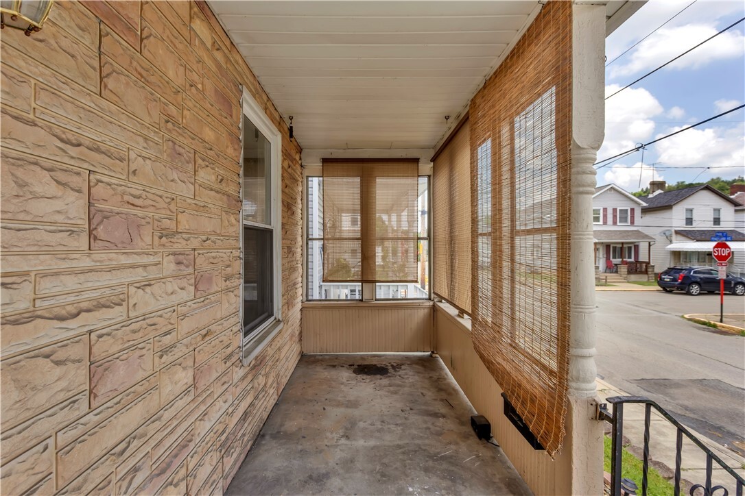 Property Photo:  550 Pennsylvania Ave  PA 15074 