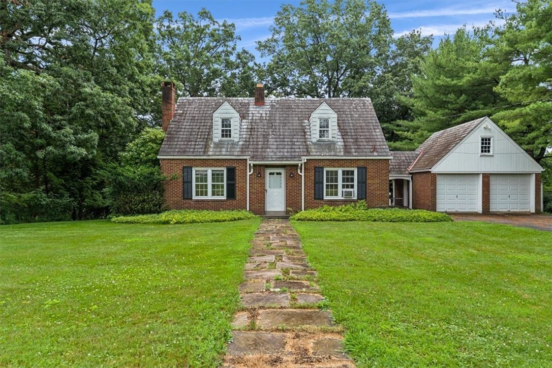 Property Photo:  200 Crestmont Rd  PA 15237 