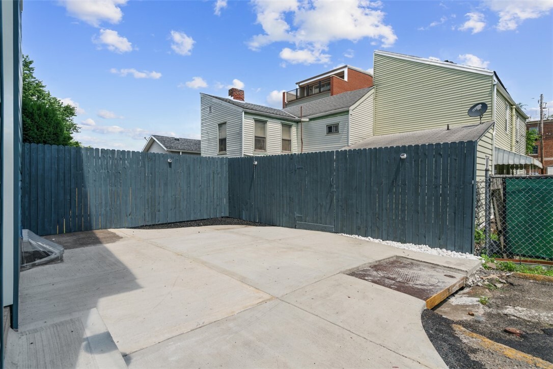 Property Photo: 112 Foster Way PA 15201