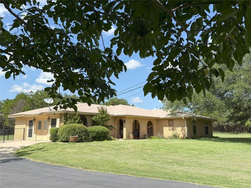 Property Photo:  659 County Road 4744  TX 76539 