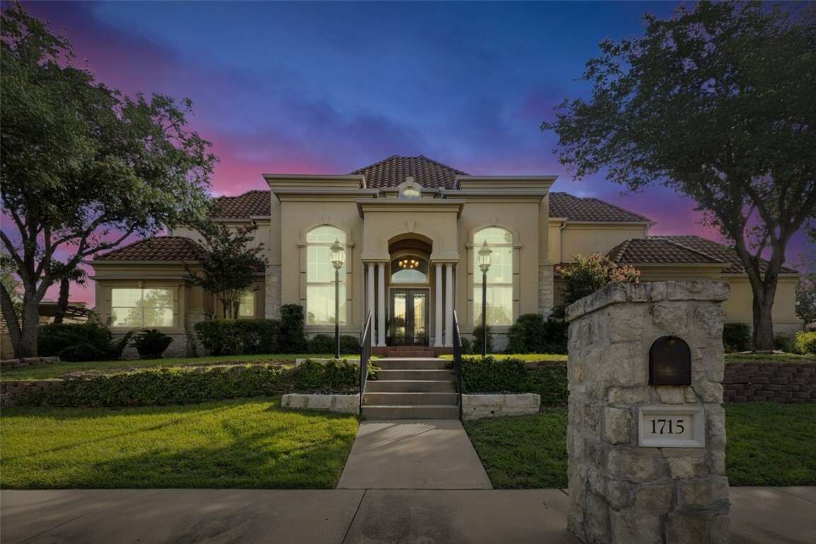 Property Photo: 1715 Palisades Pointe Lane TX 78738