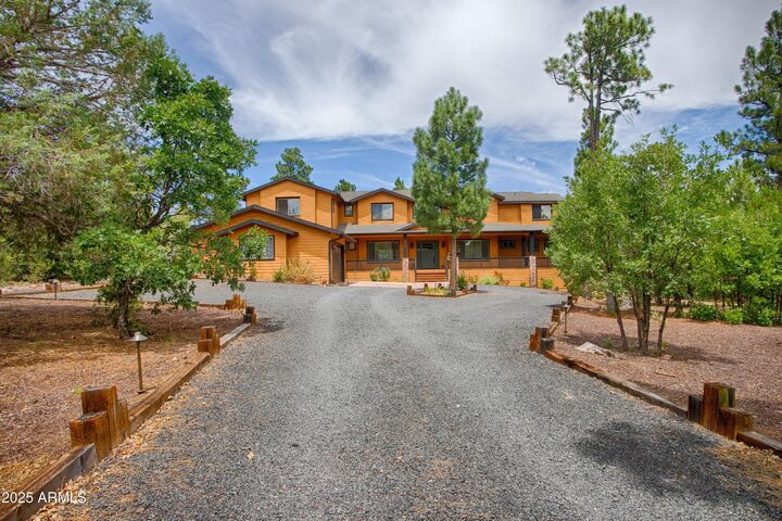 Property Photo: 910 S Barberry Lane AZ 85901