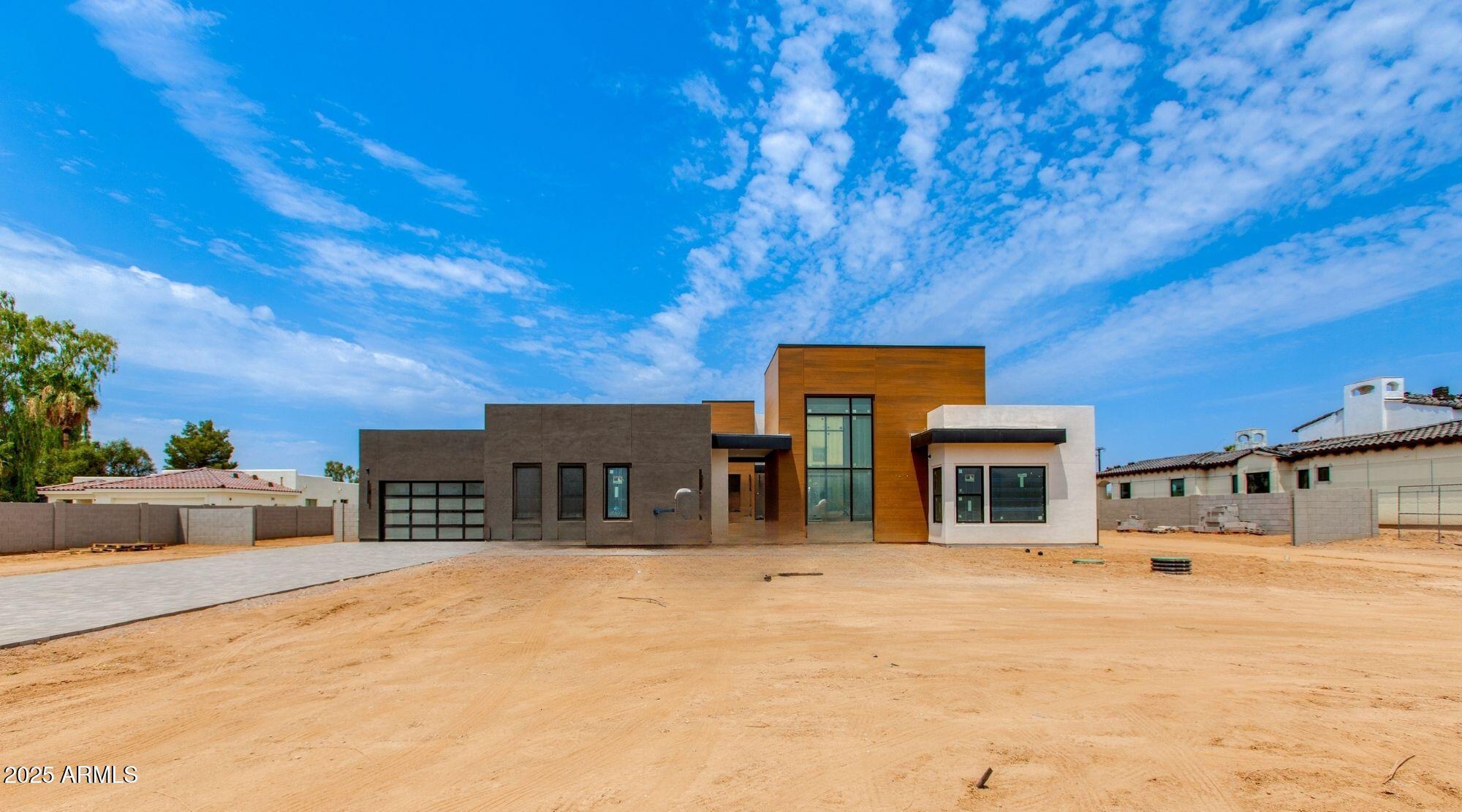 Property Photo: 12020 N 68th Place AZ 85254