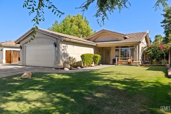 Property Photo: 10318 Atakapa Avenue CA 93312