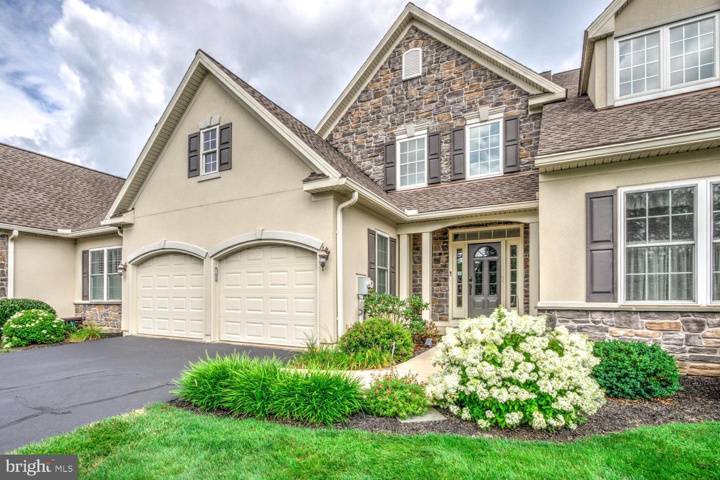 Property Photo:  802 Huntington Place  PA 17601 