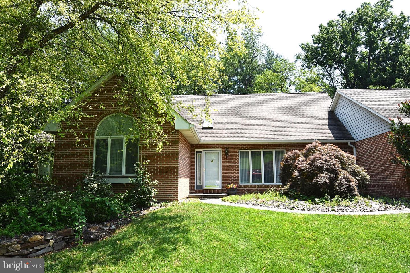 4 Country Lane  Douglassville PA 19518 photo