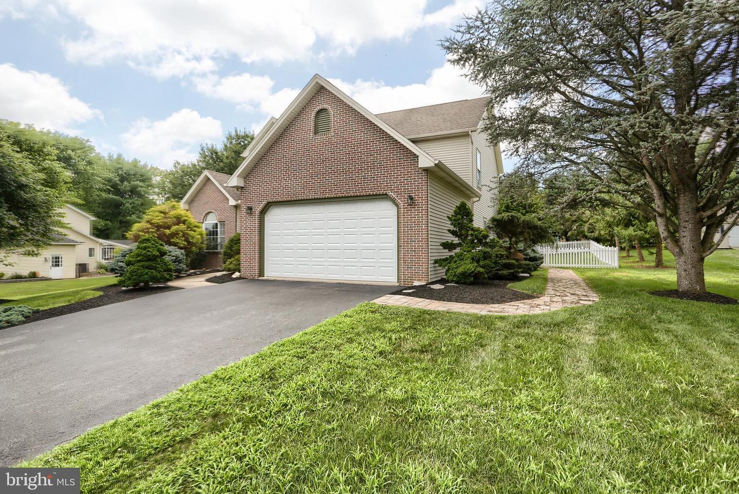 Property Photo: 14 N Pin Oak Drive PA 17007