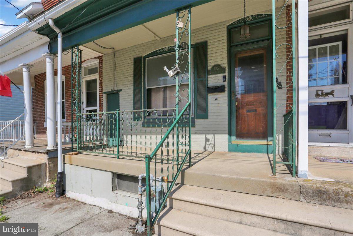 Property Photo:  125 N Franklin Street  PA 19522 