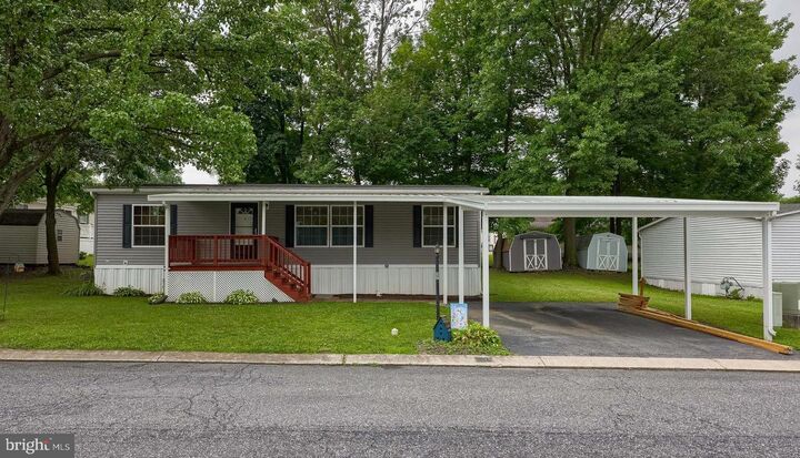 17 Spruce Lane  Manchester PA 17345 photo