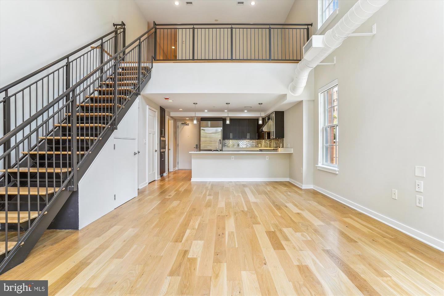 Property Photo:  1610 N Queen Street 211  VA 22209 