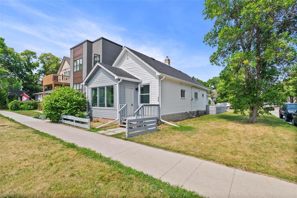 Property Photo: 717 Lorette Avenue MB R3M 1T8