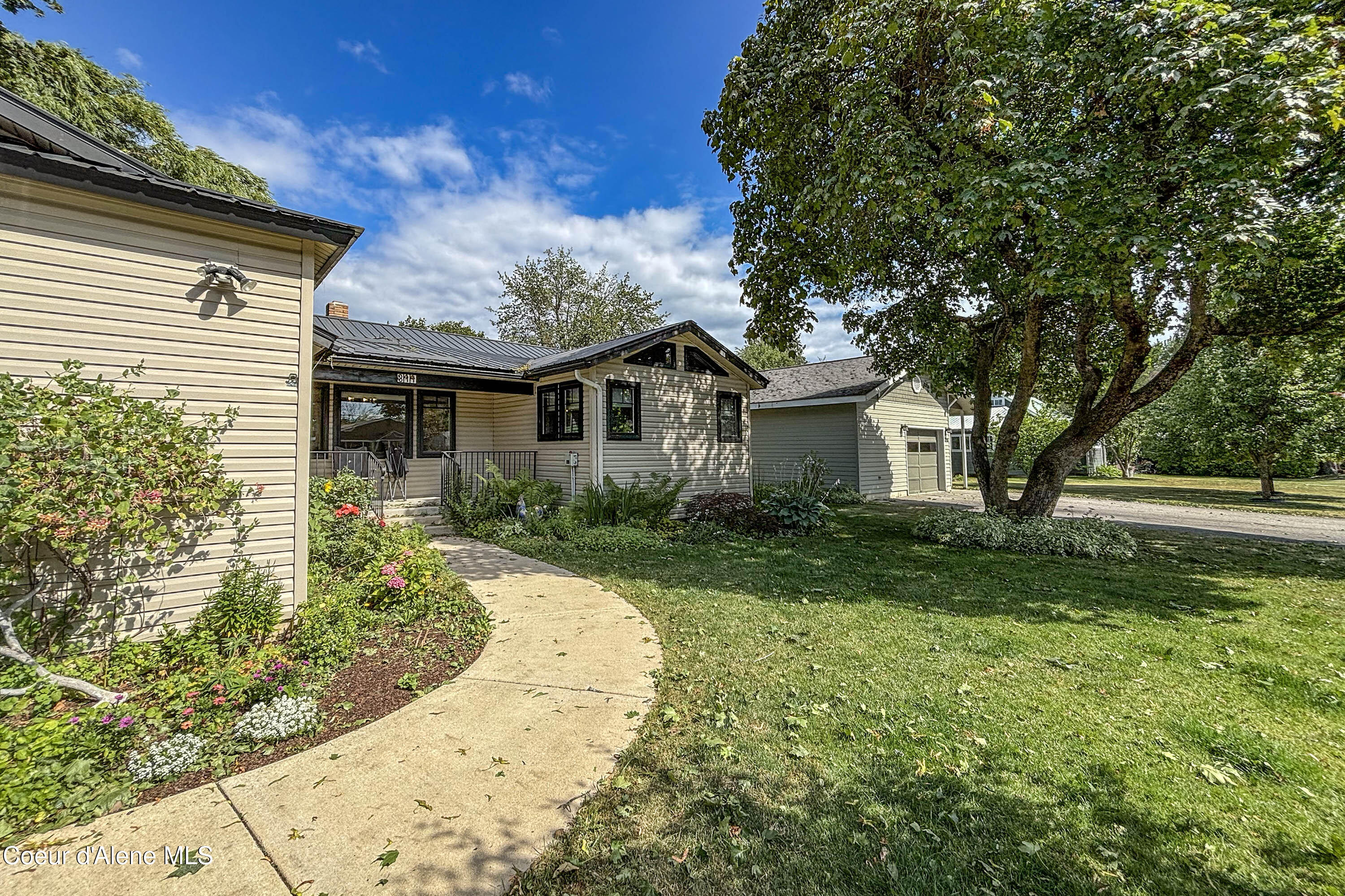 Property Photo:  311 St Clair Ave  ID 83864 