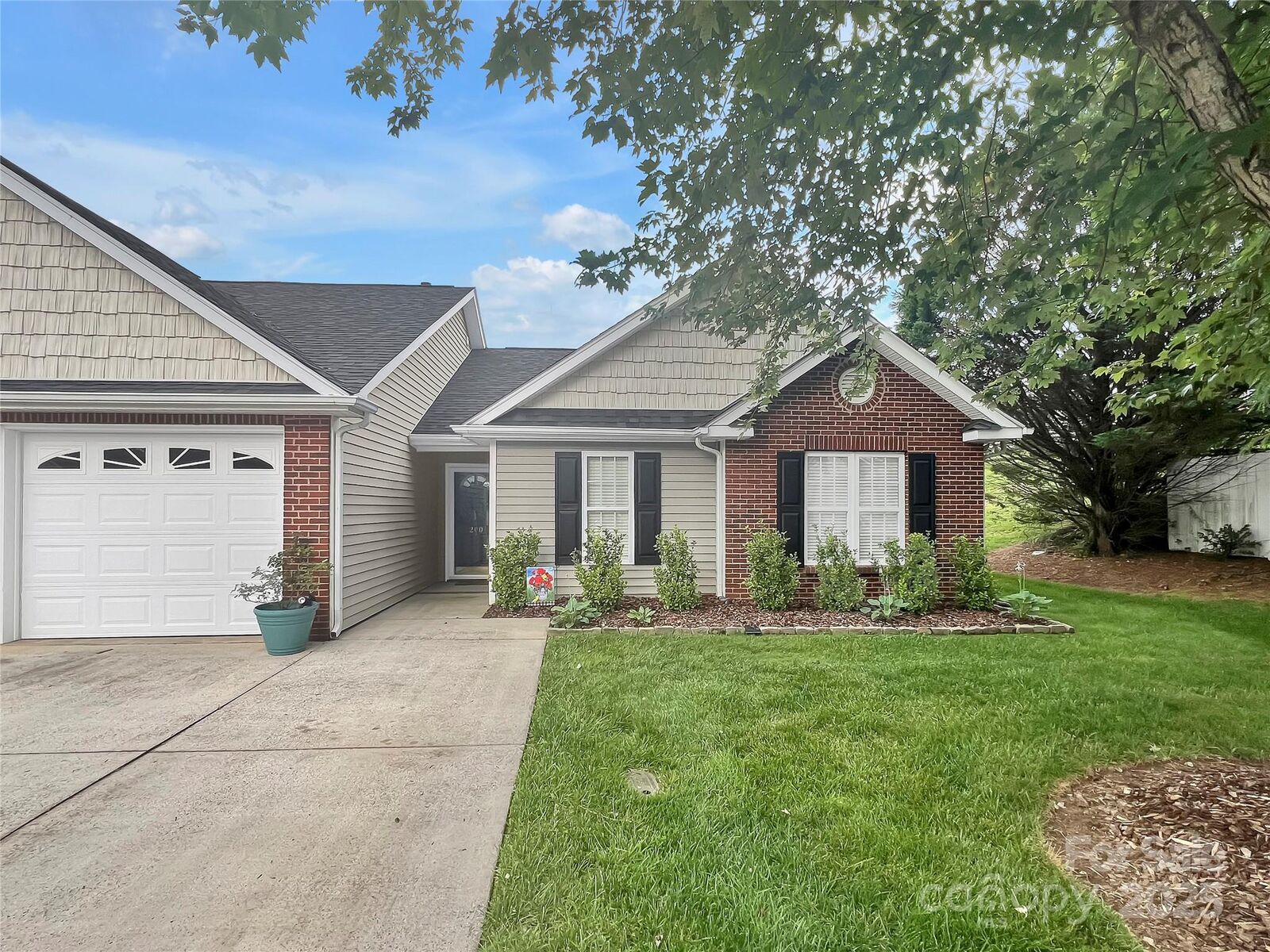 Property Photo: 200 Edinburgh Court NC 28120