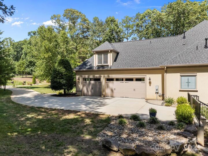 Property Photo: 242 Anniston Way NC 28036