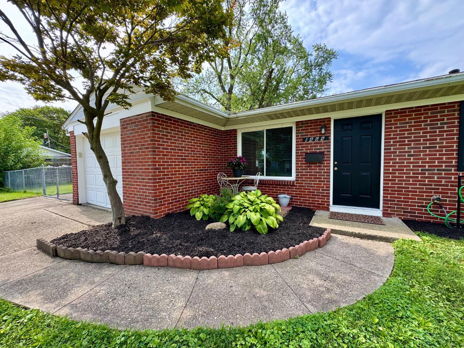 Property Photo: 1465 Broadview Court OH 45040
